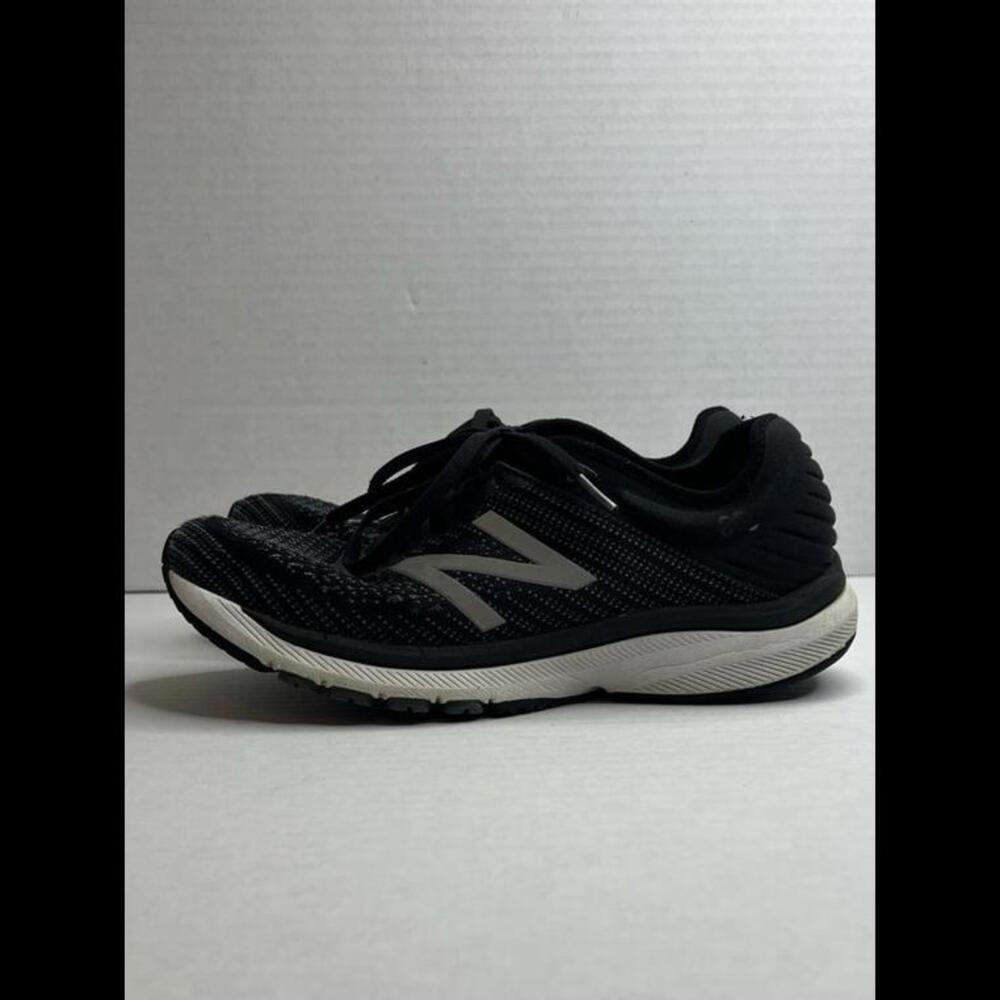 New Balance 410 v7 Women’s Shoes - Size 8